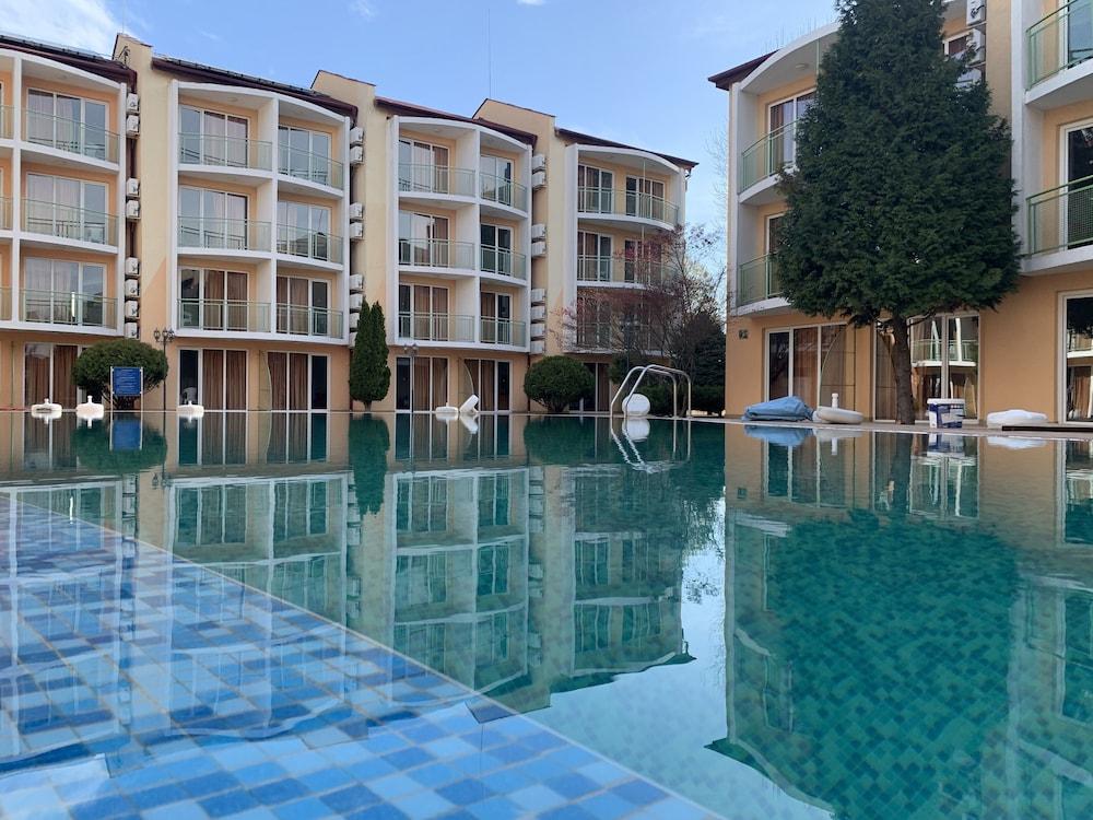 Sun City Hotel Slăntjev Brjag Exteriör bild